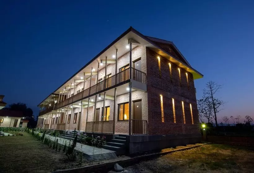 هتل Badreni Jungle Resort