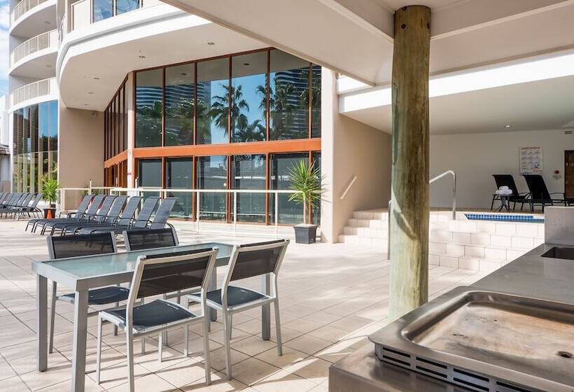 Broadbeach Savannah Resort