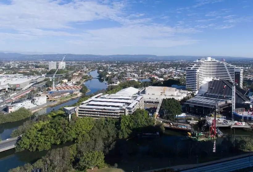 Broadbeach Savannah Resort