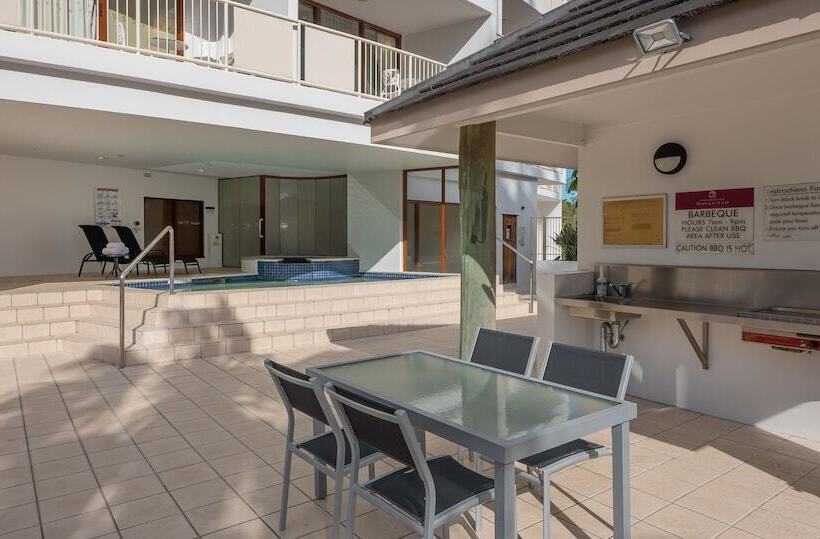 Broadbeach Savannah Resort