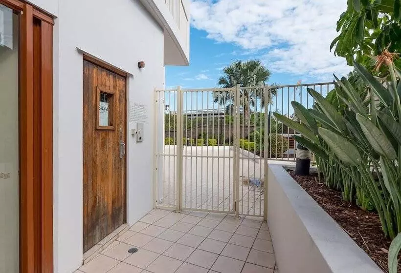 Broadbeach Savannah Resort