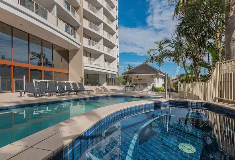 Broadbeach Savannah Resort