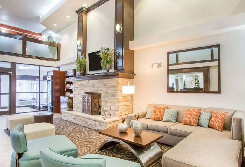 Отель Comfort Suites