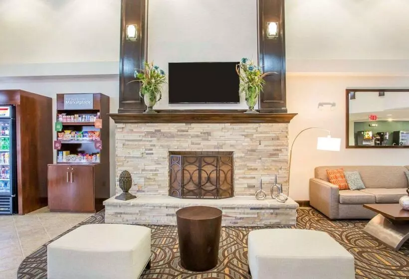 Отель Comfort Suites