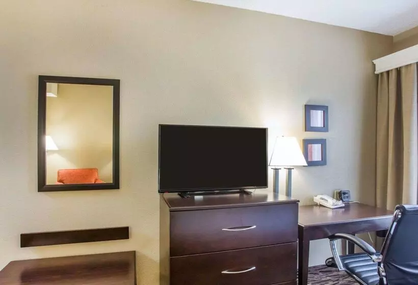 Отель Comfort Suites