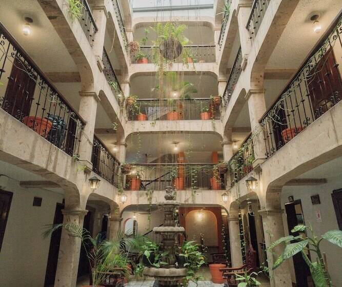 בית מלון כפרי Don Quijote Plaza  Guadalajara Centro Historico