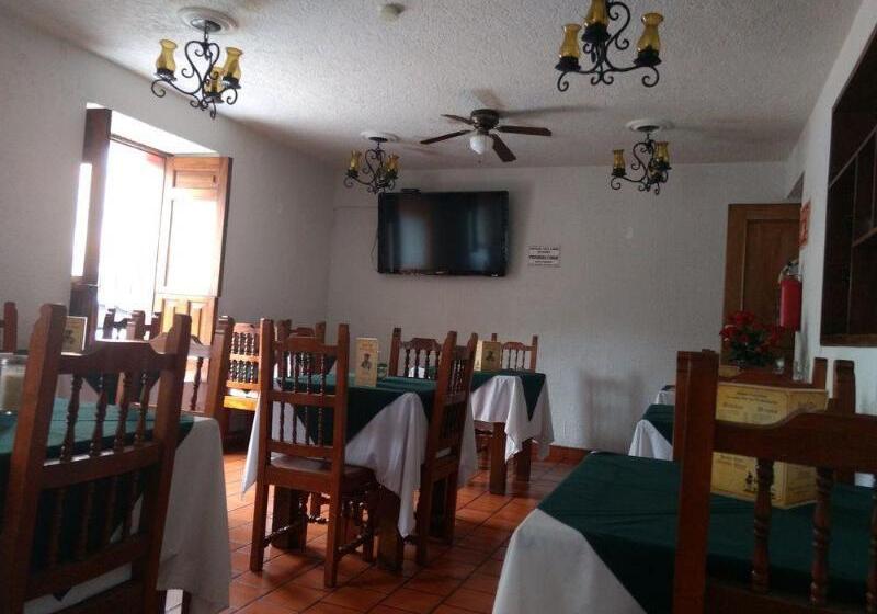 בית מלון כפרי Don Quijote Plaza  Guadalajara Centro Historico