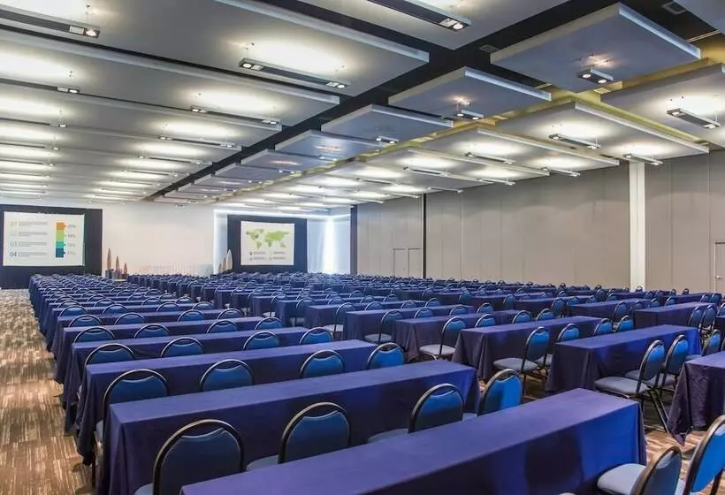 Отель Fiesta Inn Monterrey Tecnologico