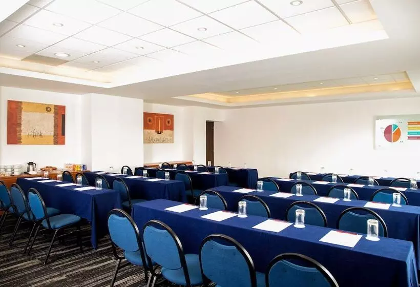 Отель Fiesta Inn Monterrey Tecnologico