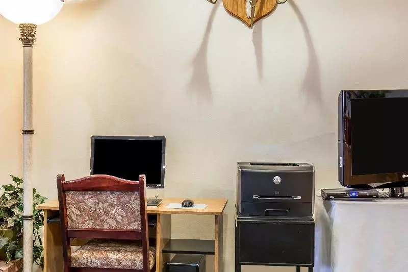 Отель Helena Inn Airport