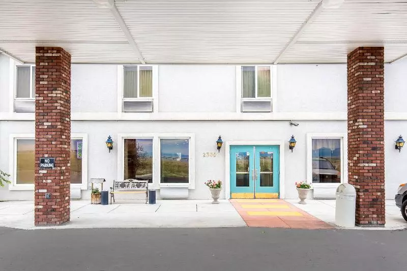 Отель Helena Inn Airport