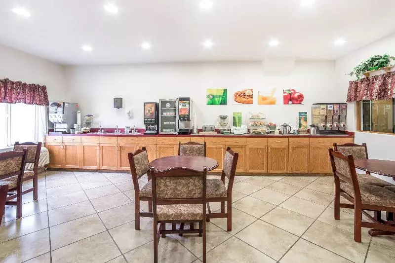 Отель Helena Inn Airport