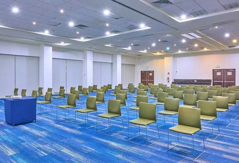 ホテル Holiday Inn Guadalajara Patria-Universidad