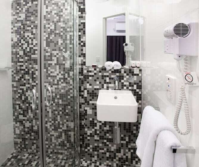 בית מלון כפרי Majestic Minima