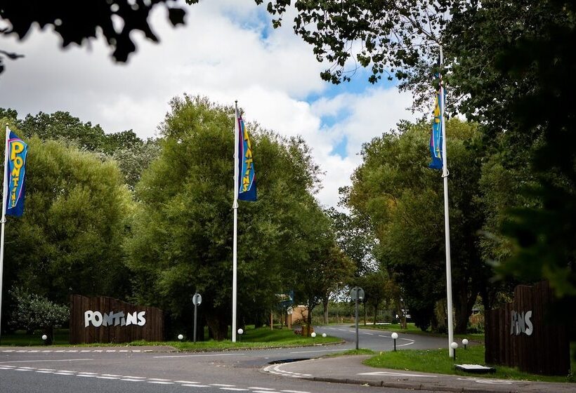 בית מלון כפרי Pakefield Holiday Village   Adults Only