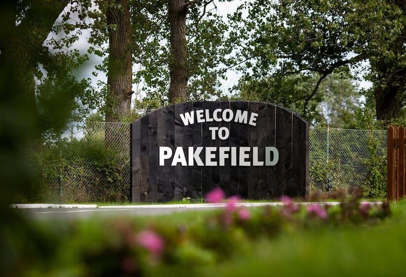 בית מלון כפרי Pakefield Holiday Village   Adults Only