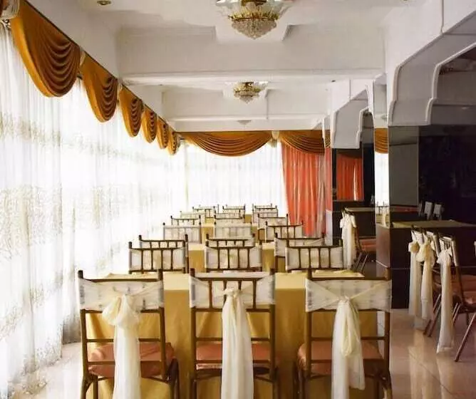 هتل Sol De Oriente