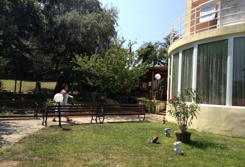 Vezhen Hotel   Free Parking