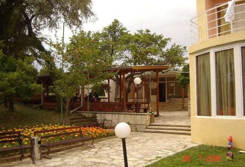 Vezhen Hotel   Free Parking