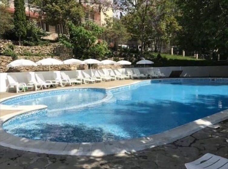 Vezhen Hotel   Free Parking