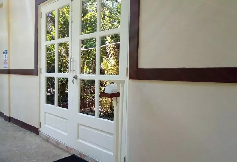 Hotelli Olana Bed And Breakfast