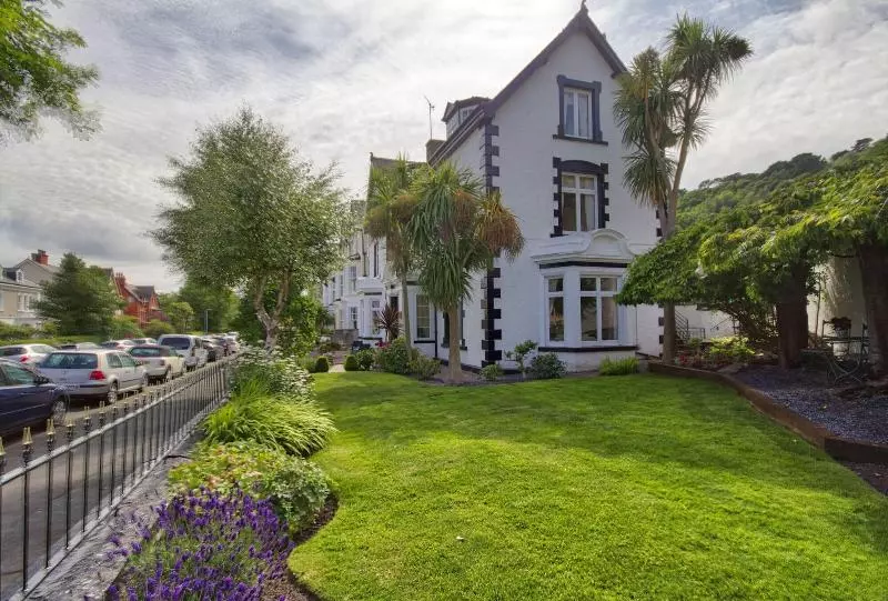 Hotelli Holcombe House Guest House