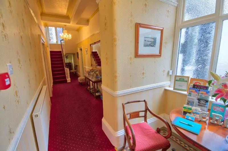 Hotelli Holcombe House Guest House