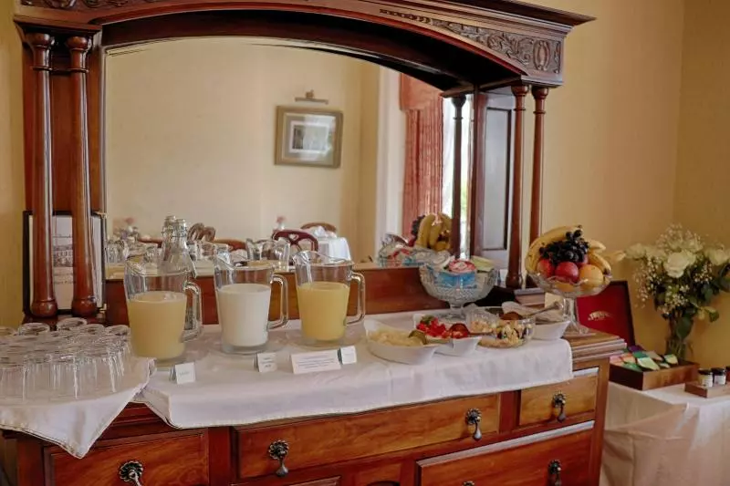 Hotelli Holcombe House Guest House