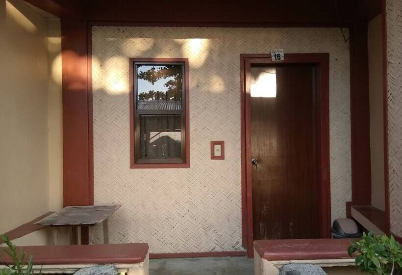 فندق Megans Paradisio Beach Resort