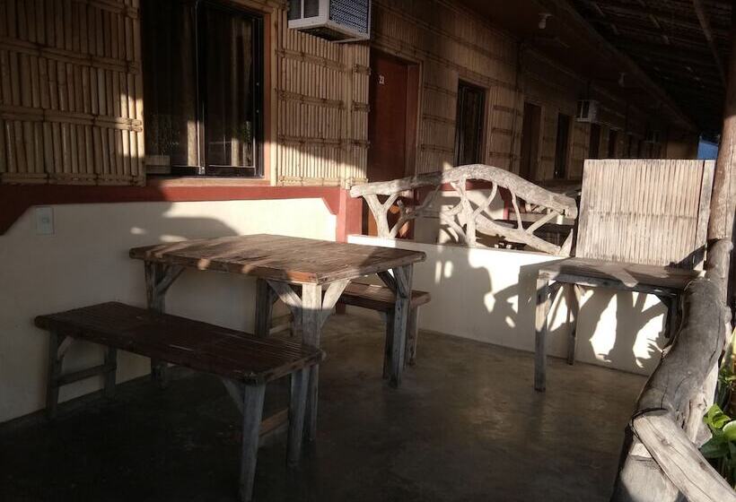 فندق Megans Paradisio Beach Resort