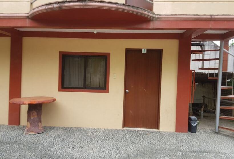 فندق Megans Paradisio Beach Resort