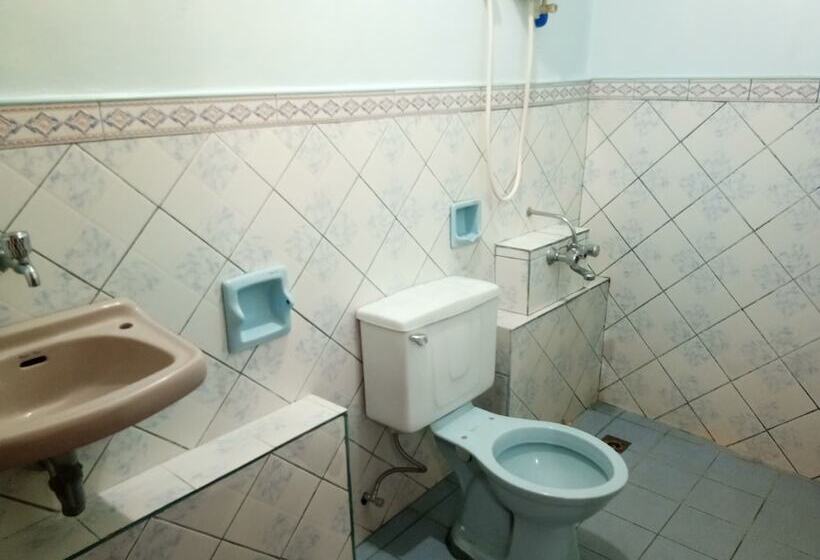 فندق Megans Paradisio Beach Resort