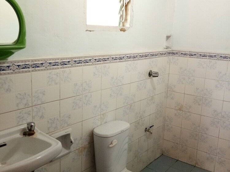 فندق Megans Paradisio Beach Resort