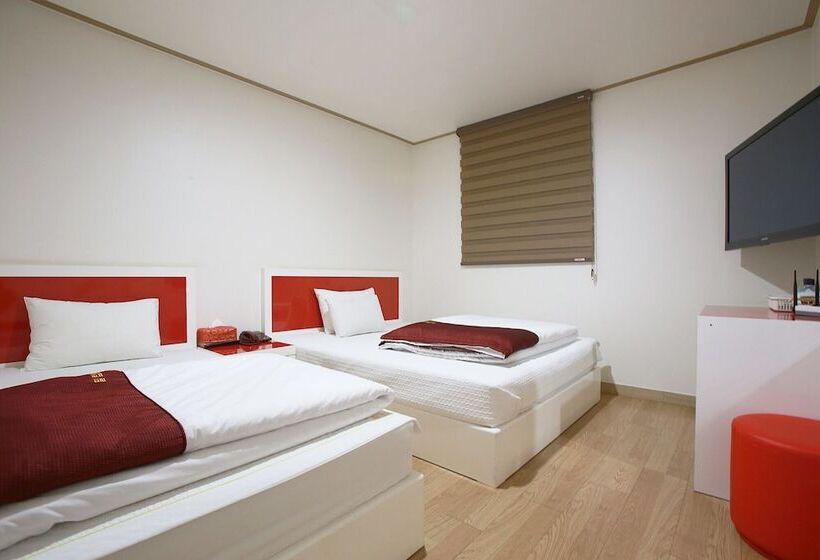 מוטל Paju Phillips