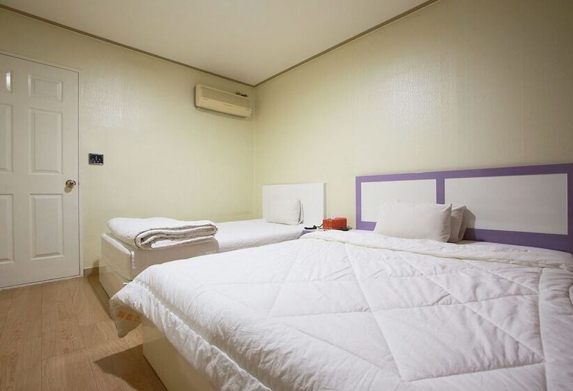 מוטל Paju Phillips