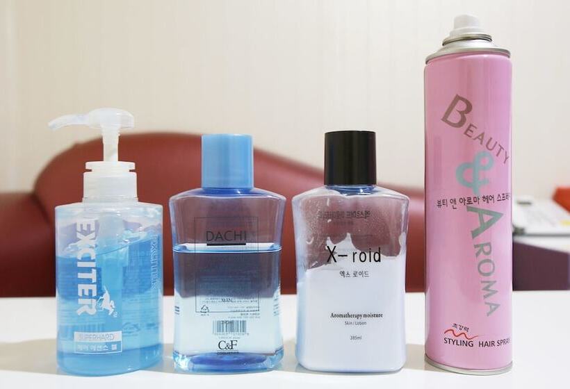 מוטל Paju Phillips