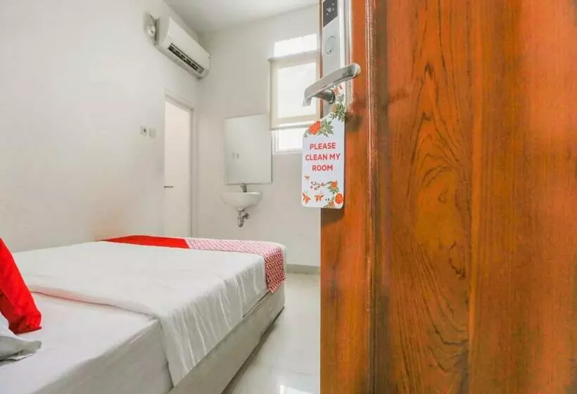 Hotelli Oyo 3838 Tamansari Guest House
