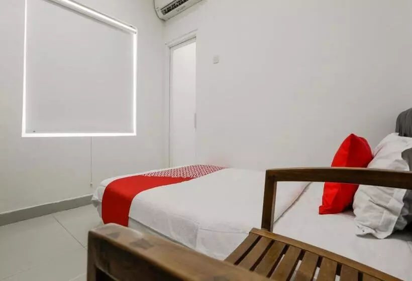 Hotelli Oyo 3838 Tamansari Guest House