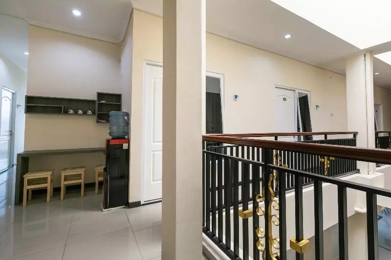 Hotelli Griya Loka 2 Syariah Near Simpang Lima Mitra Reddoorz