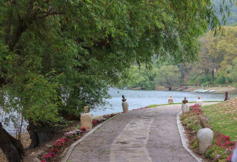 Отель Sierra Lago