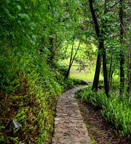 Отель Sierra Lago