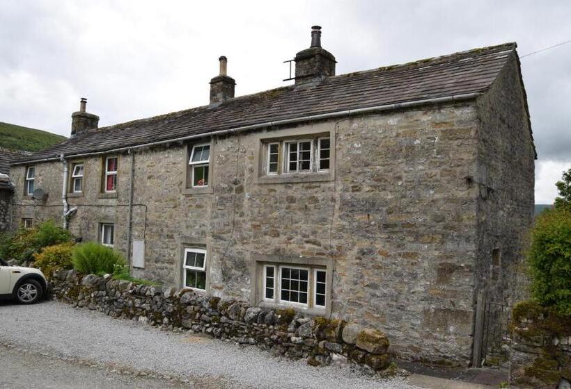 فندق Sweetbriar Cottage Bed & Breakfast And Camping