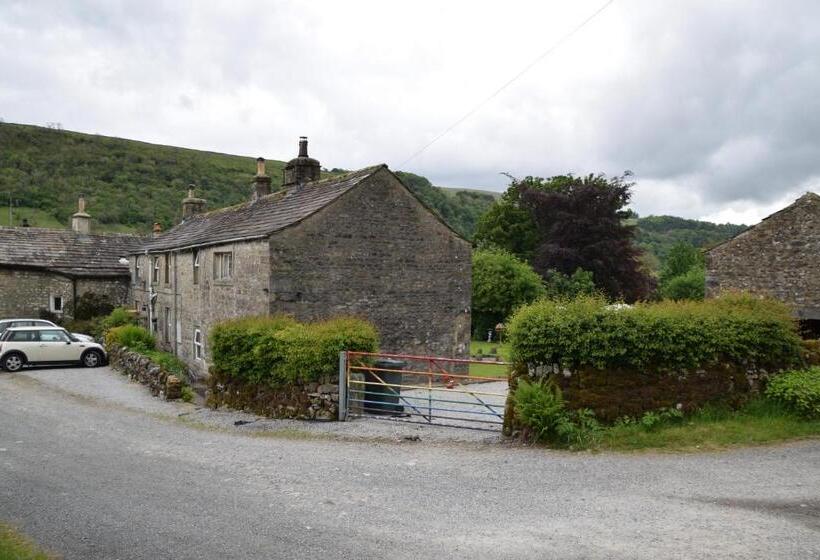 فندق Sweetbriar Cottage Bed & Breakfast And Camping