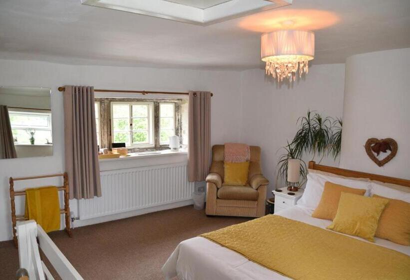 فندق Sweetbriar Cottage Bed & Breakfast And Camping