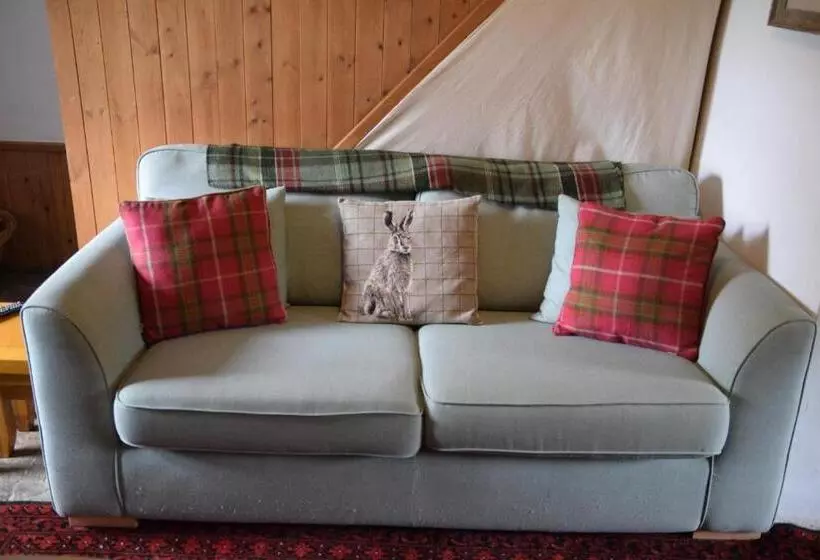 ホテル Sweetbriar Cottage Bed & Breakfast And Camping