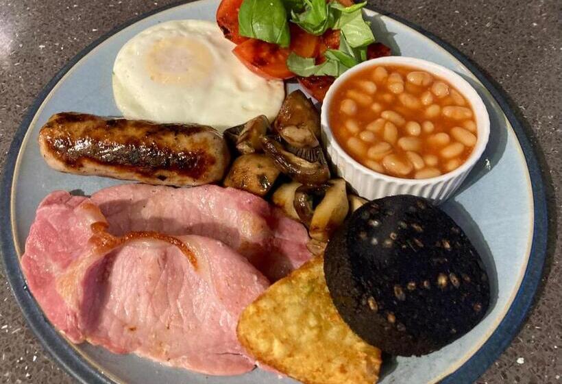 فندق Sweetbriar Cottage Bed & Breakfast And Camping