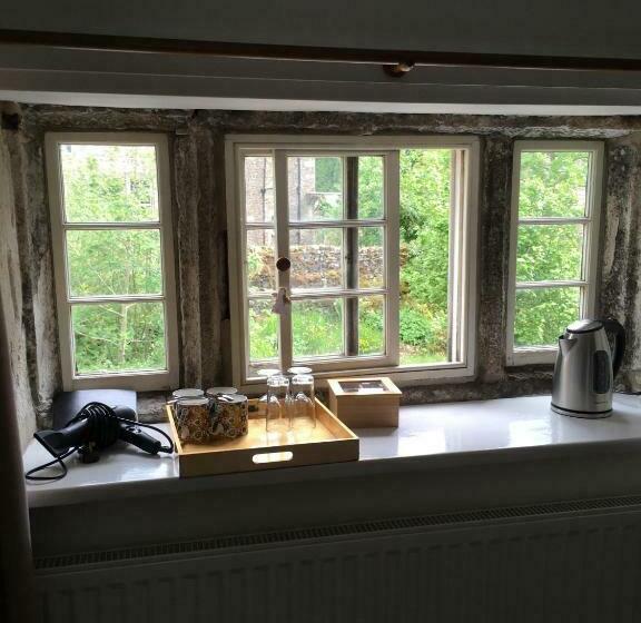 فندق Sweetbriar Cottage Bed & Breakfast And Camping