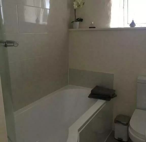 ホテル Sweetbriar Cottage Bed & Breakfast And Camping