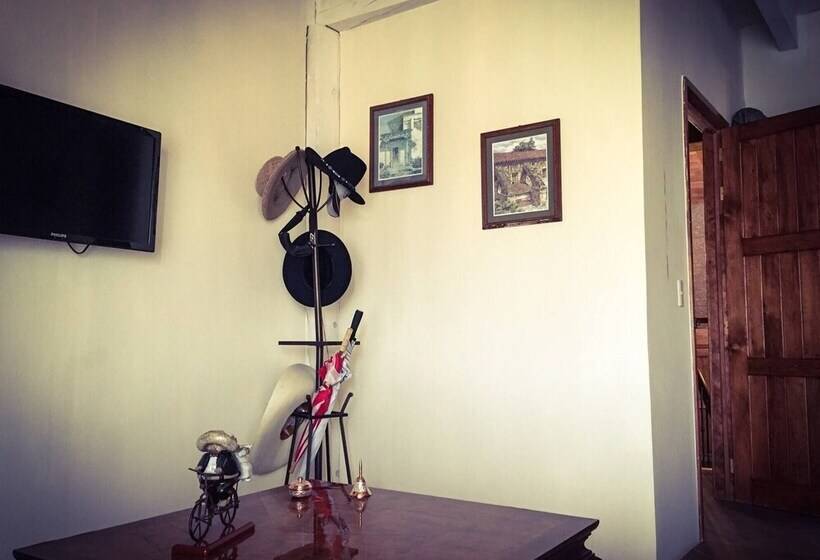 בית מלון כפרי Beautiful Cabin Downtown Tapalpa Oven Mud Barbecue Grill 4 Room 12 Ppl Tv Wifi