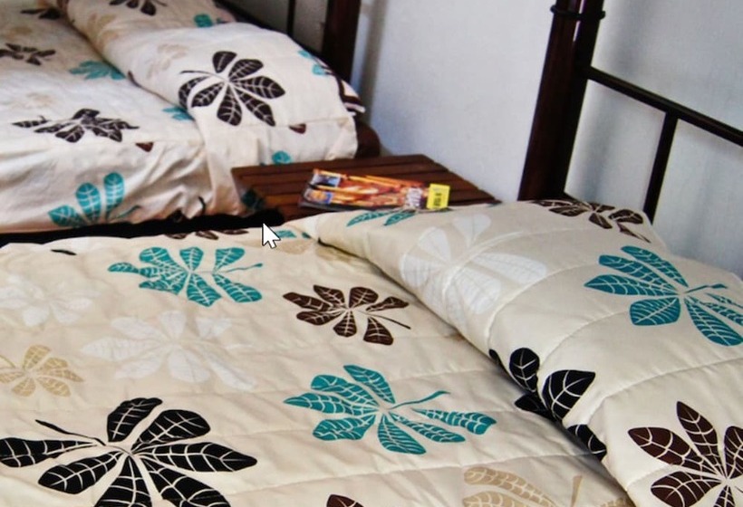 בית מלון כפרי La Casa Del Jardín Hostel